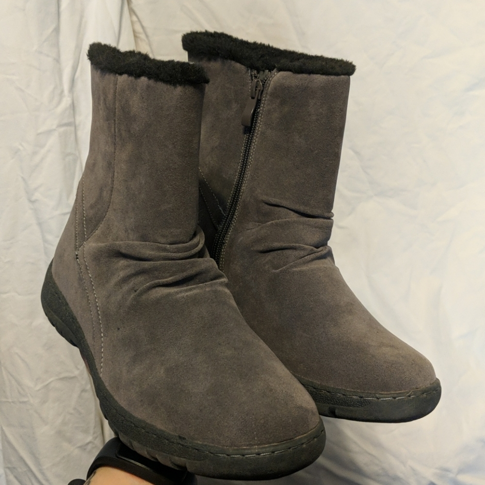 NIB Journee Collection Grey Boots